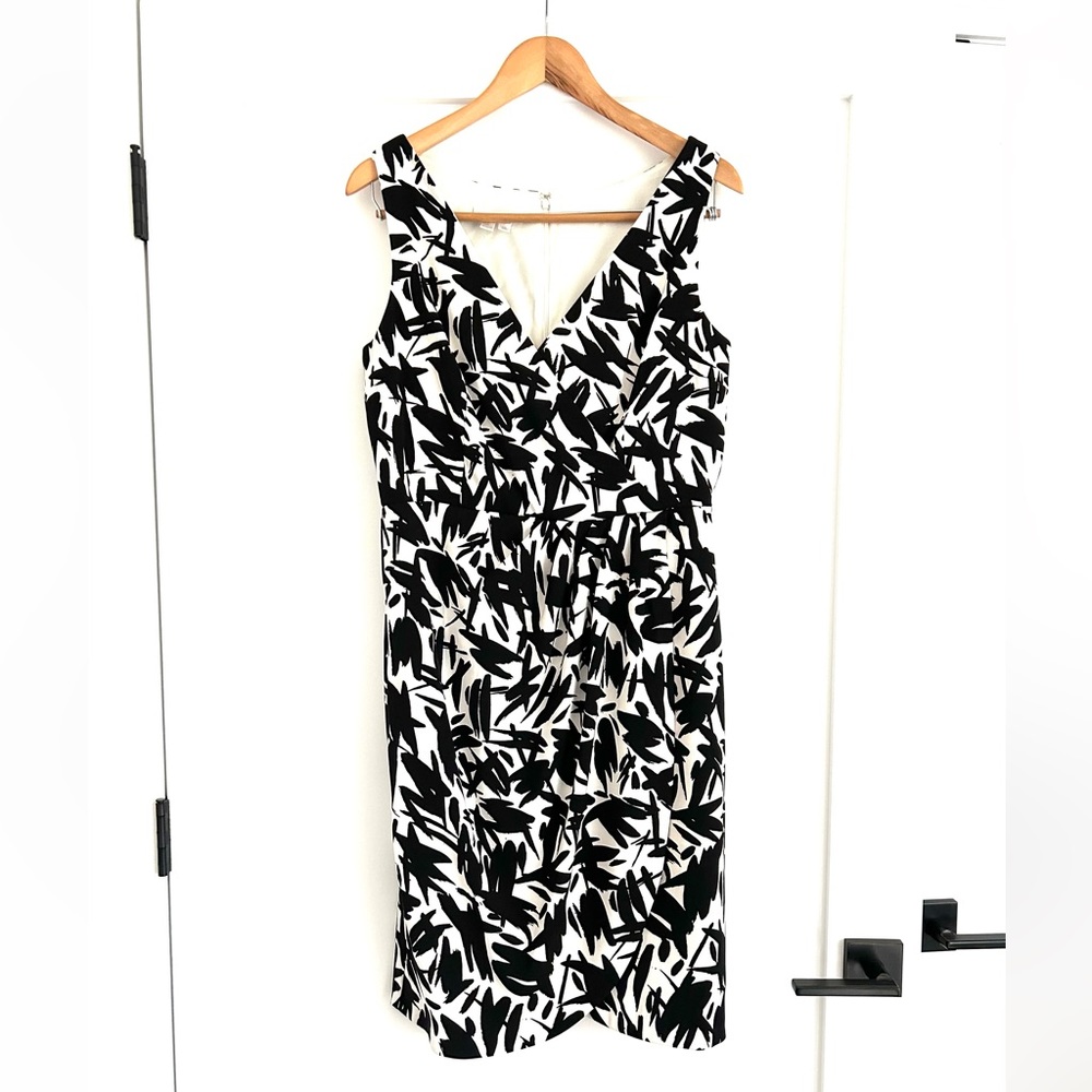 London Times 14 Black and White Sleeveless Dress